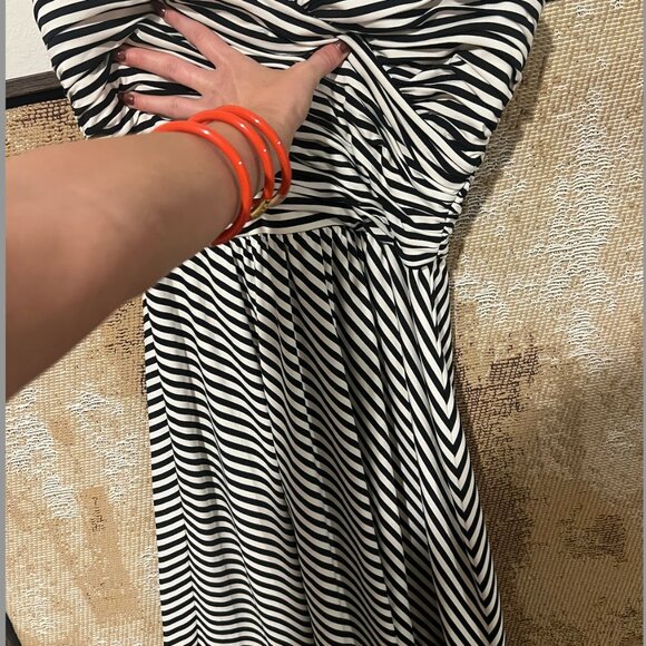 Strapless BCBG Black and White striped dance / homecoming dress! Worn once - Picture 2 of 4